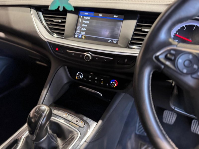 VAUXHALL INSIGNIA